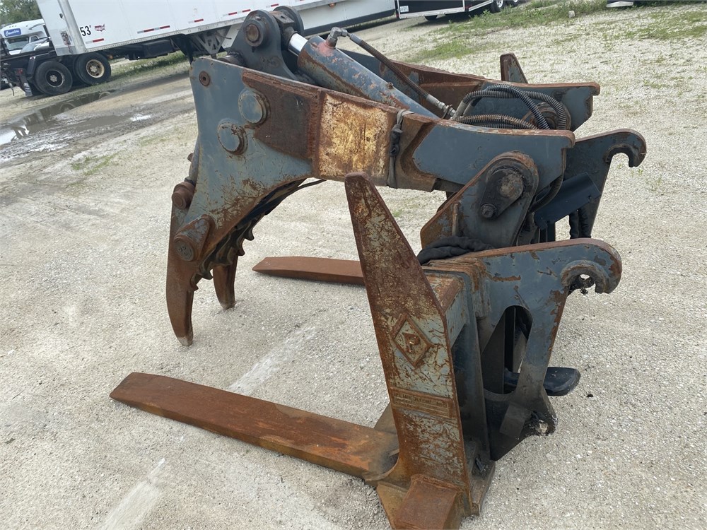 DADE Auctions Pemberton Engine Puller