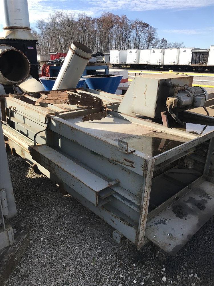 DADE Auctions - Maren 2060 Vertical Downstroke Baler