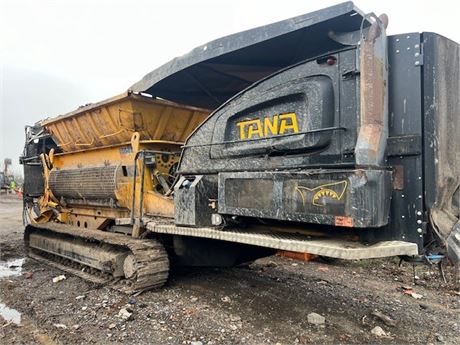 2015 Tana Shark 440DT Mobile Tracked Shredder